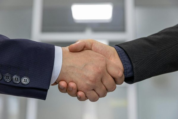 Trouver un avocat droit commercial versailles compétent