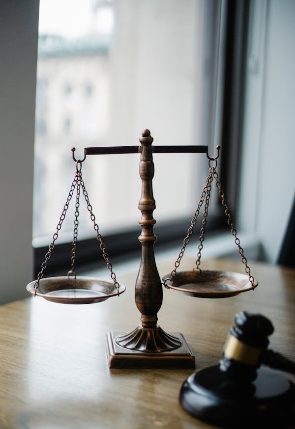 Transformez la gestion de vos contrats avec un avocat spécialisé